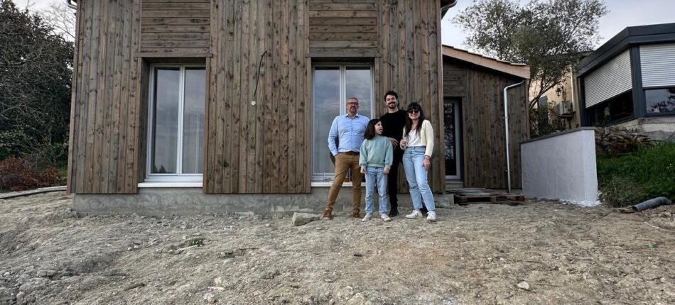 Maison Natilia livrée à Saint Romain La Virvée (33240) : une construction singulière inspirée d’un « séchoir à tabac » 