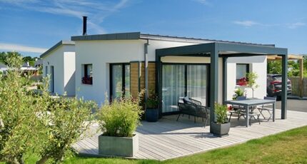 Maison ossature bois contemporaine à Grenoble : concevoir avec le relief, les vues et le soleil