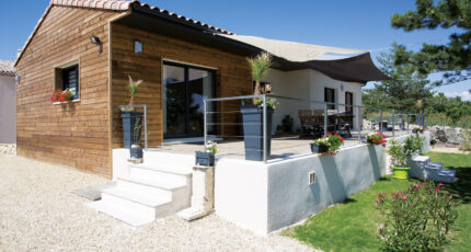Maison ossature bois contemporaine à Manosque : penser les volumes, l’ombre et la vie dehors